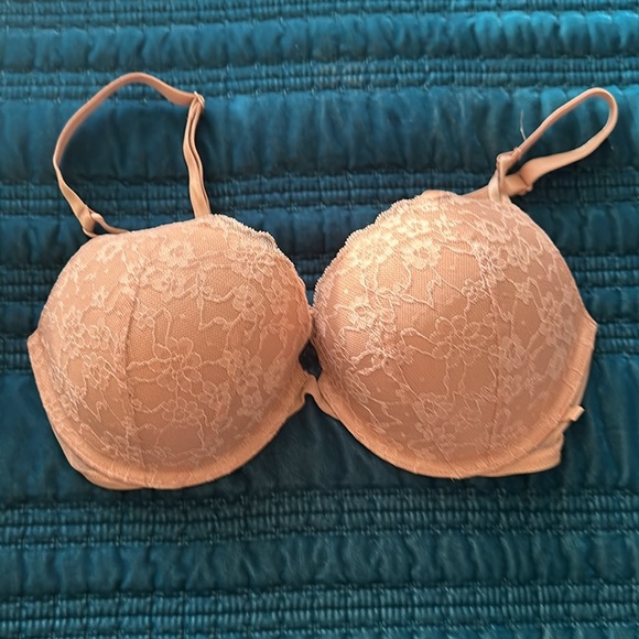 Victoria’s Secret 3 padded bras 36 D - Picture 4 of 7
